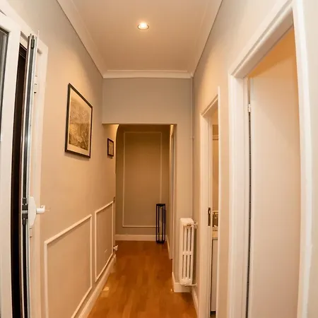 Roofrhome Apartman *